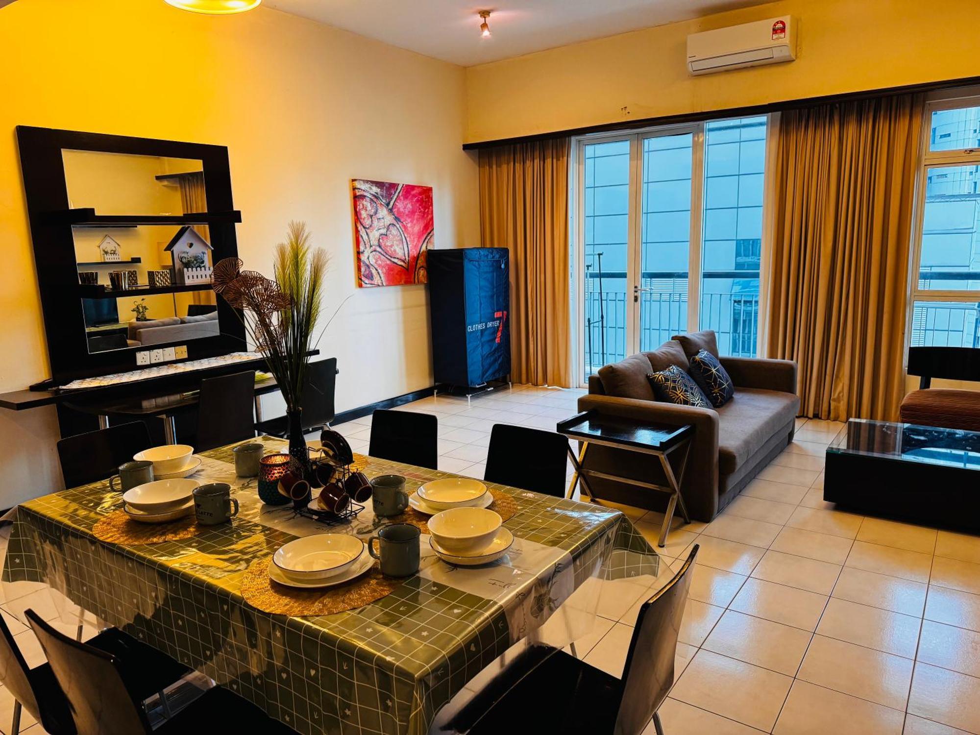 126 Bukit Ceylon 5 Minutes To Jalan Alor Pavilion Bukit Bintang 2r2b 8pax