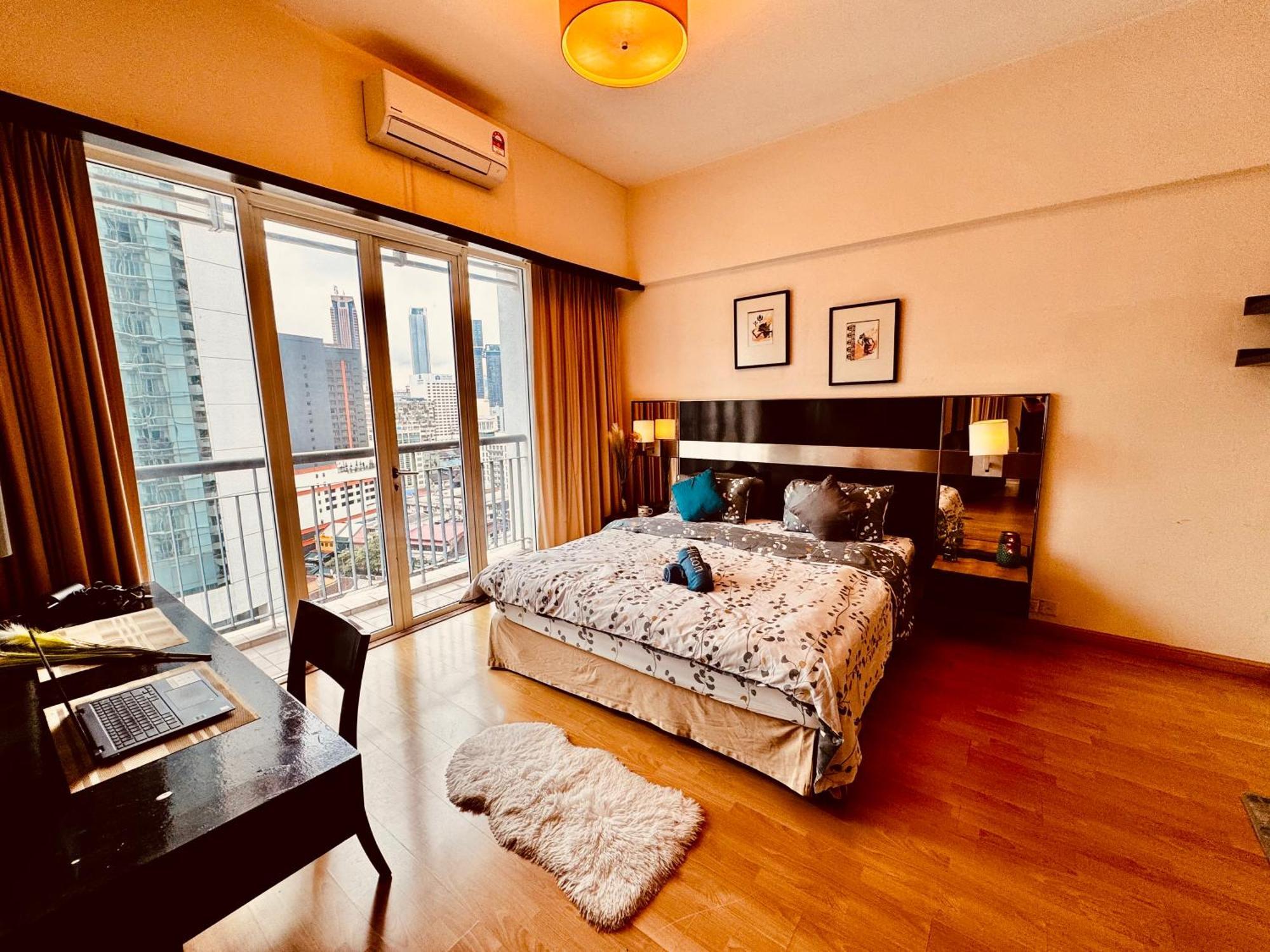 126 Bukit Ceylon 5 Minutes To Jalan Alor Pavilion Bukit Bintang 2r2b 8pax *