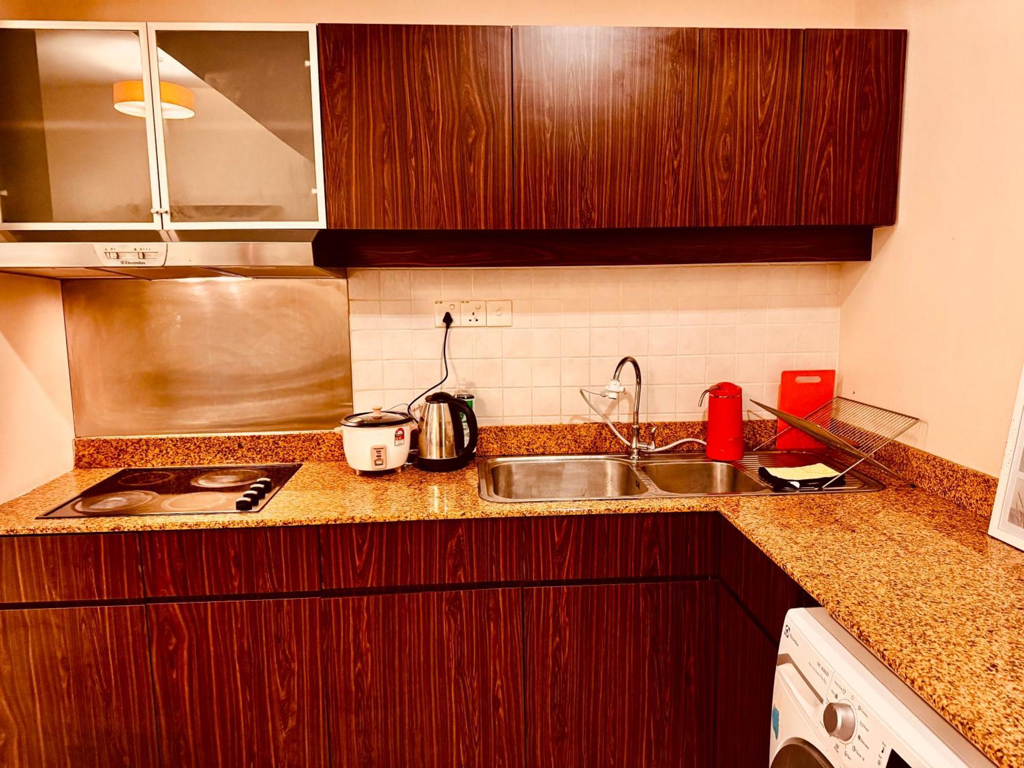 126 Bukit Ceylon 5 Minutes To Jalan Alor Pavilion Bukit Bintang 2r2b 8pax Kuala Lumpur