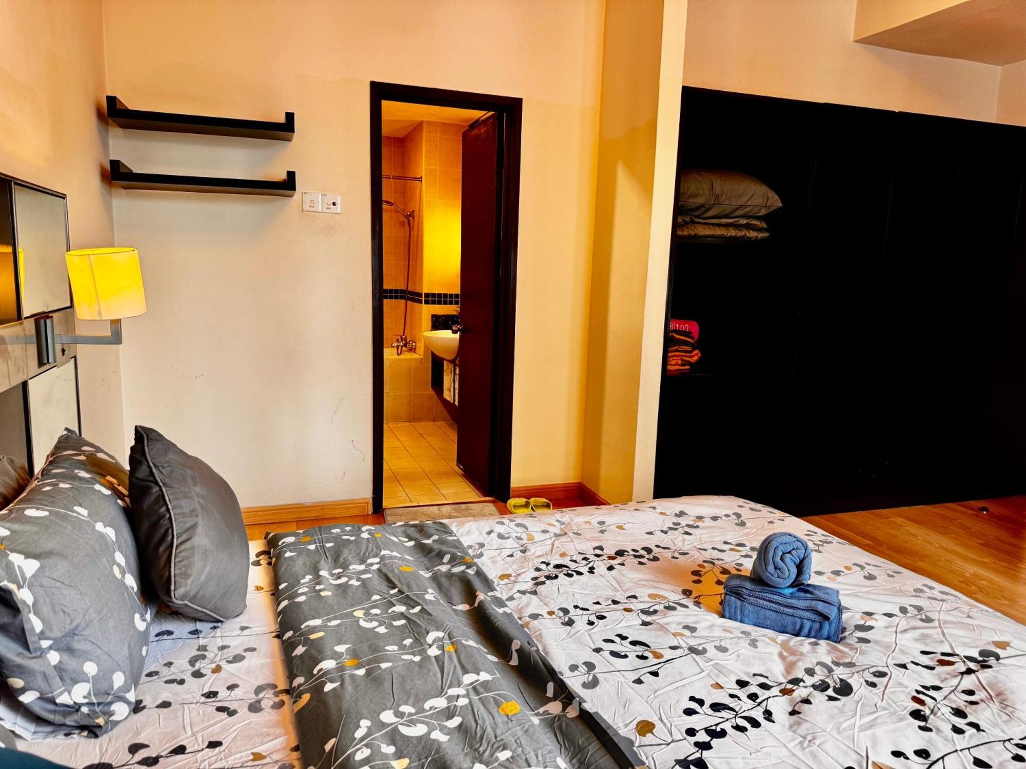 126 Bukit Ceylon 5 Minutes To Jalan Alor Pavilion Bukit Bintang 2r2b 8pax