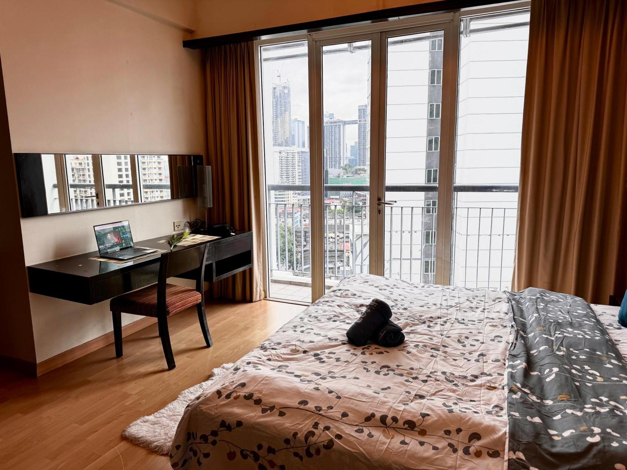 126 Bukit Ceylon 5 Minutes To Jalan Alor Pavilion Bukit Bintang 2r2b 8pax *