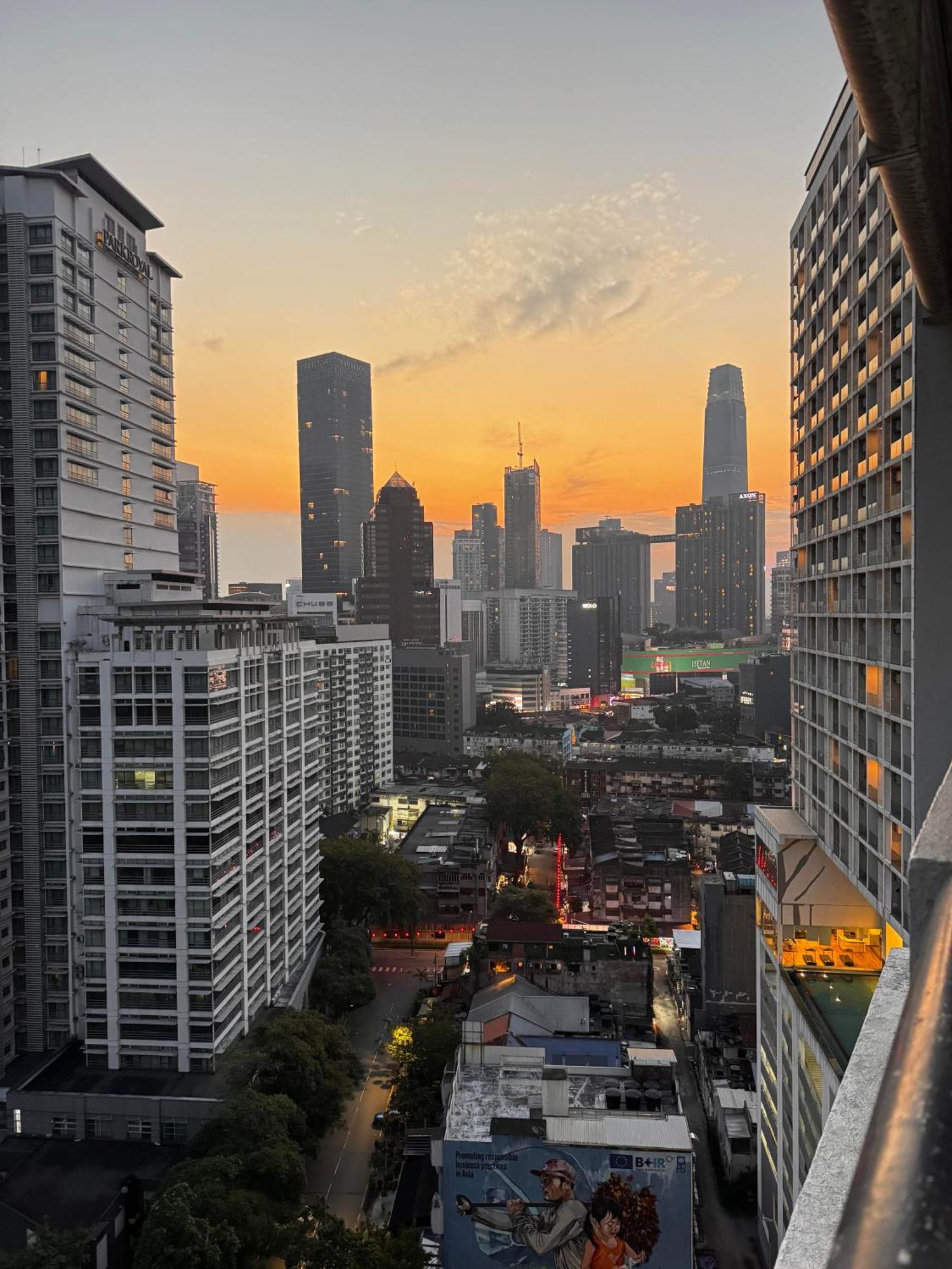 126 Bukit Ceylon 5 Minutes To Jalan Alor Pavilion Bukit Bintang 2r2b 8pax Kuala Lumpur